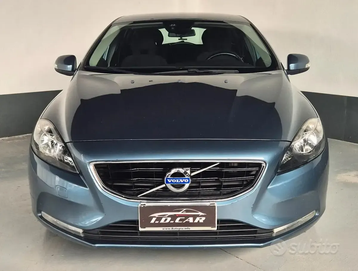 Usata Volvo V40 Kinetic 115 CV (84 kW) 2013 Blu Berlina