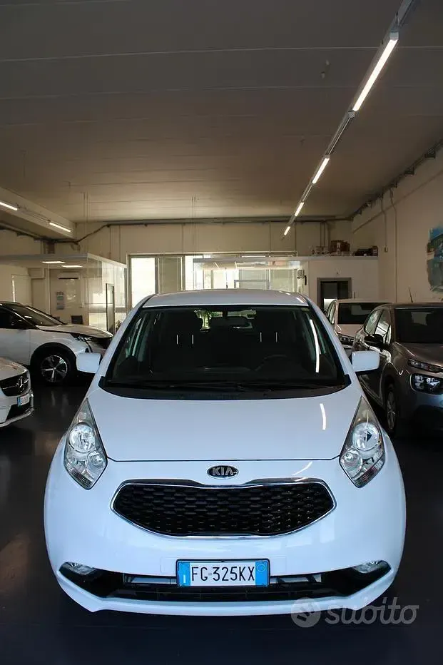 Usata Kia Venga Active 90 CV (66 kW) 2017 Bianco Utilitaria