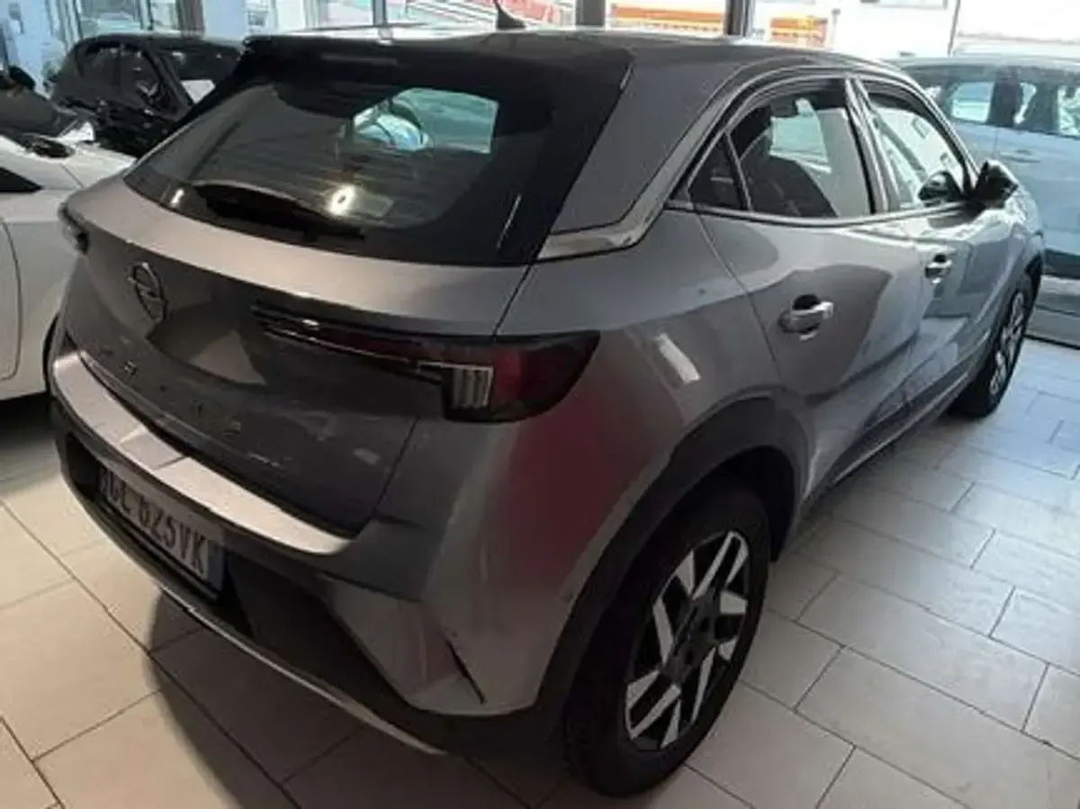 Usata Opel Mokka Elegance 101 CV (74 kW) 2023 Argento SUV
