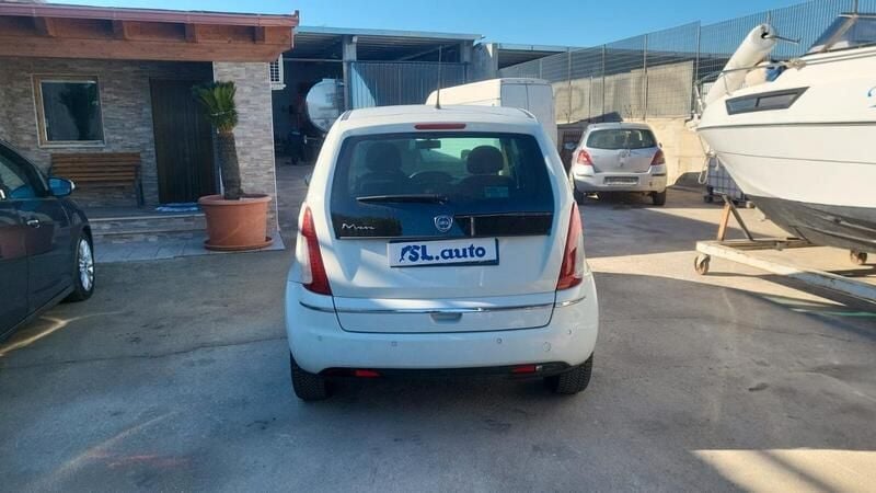 Usata Lancia Musa Gold 77 CV (56 kW) 2012 Bianco Monovolume