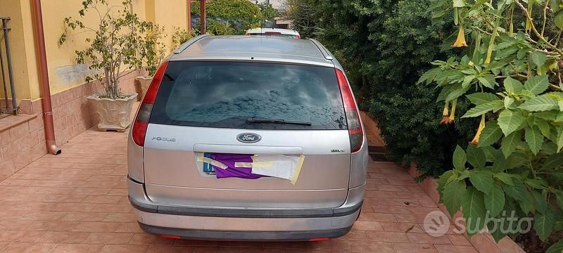 Usata Ford Focus 90 CV (66 kW) 2008 Grigio Station wagon