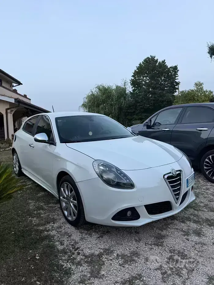 Usata Alfa Romeo Giulietta Distinctive 170 CV (125 kW) 2011 Bianco Utilitaria