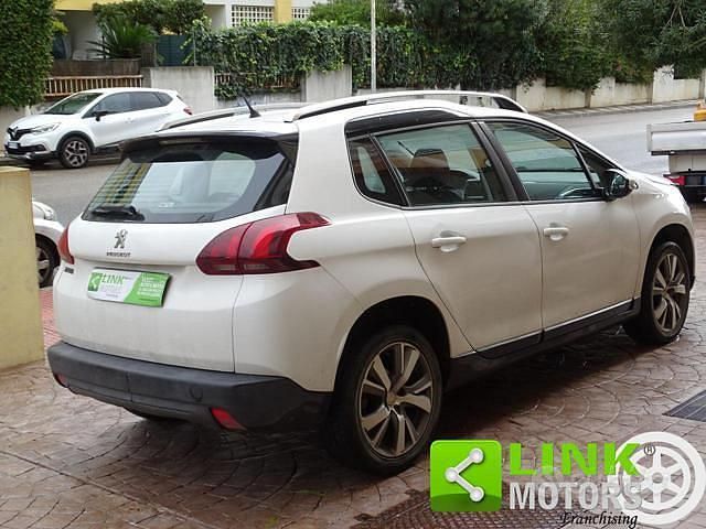 Usata Peugeot 2008 Allure 100 CV (73 kW) 2017 Bianco SUV