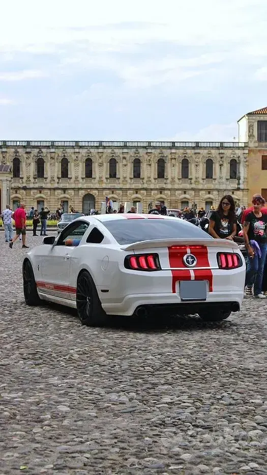 Usata Ford Mustang 210 CV (154 kW) 2009 Bianco Coupé