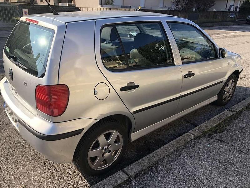 Usata VW Polo Comfortline 60 CV (44 kW) 2000 Argento Berlina