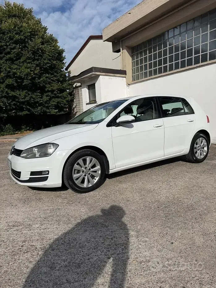 Usata VW Golf VII Highline 105 CV (77 kW) 2013 Bianco Berlina
