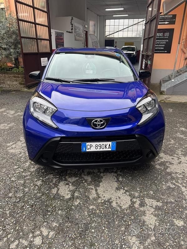 Usata Toyota Aygo X Lounge 72 CV (52 kW) 2023 Viola SUV