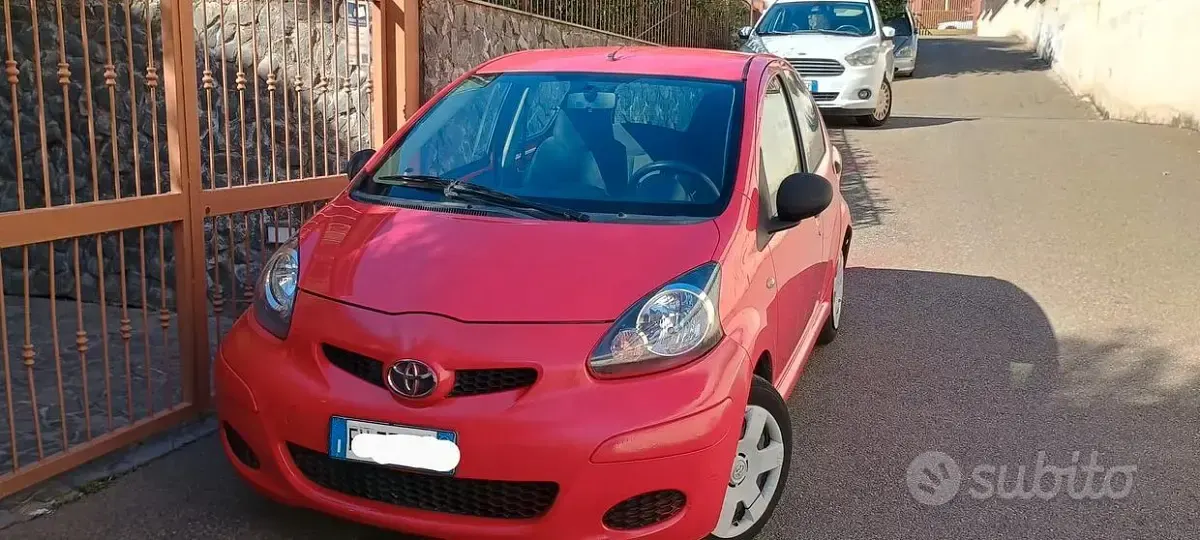 Usata Toyota Aygo 69 CV (50 kW) 2009 Rosso Utilitaria