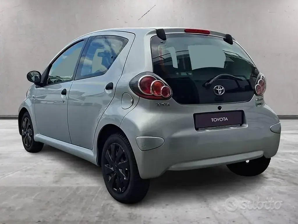 Usata Toyota Aygo Connect Style 68 CV (50 kW) 2012 Grigio Utilitaria