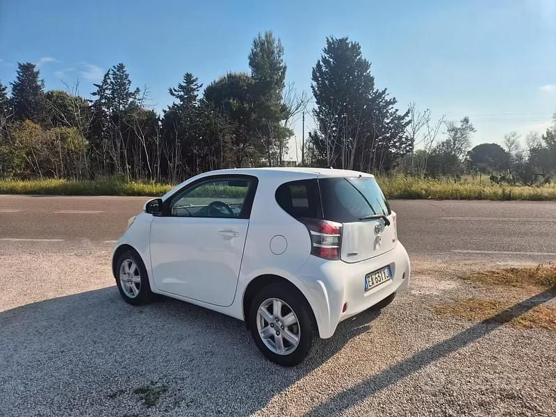 Usata Toyota iQ 67 CV (49 kW) 2010 Bianco Utilitaria