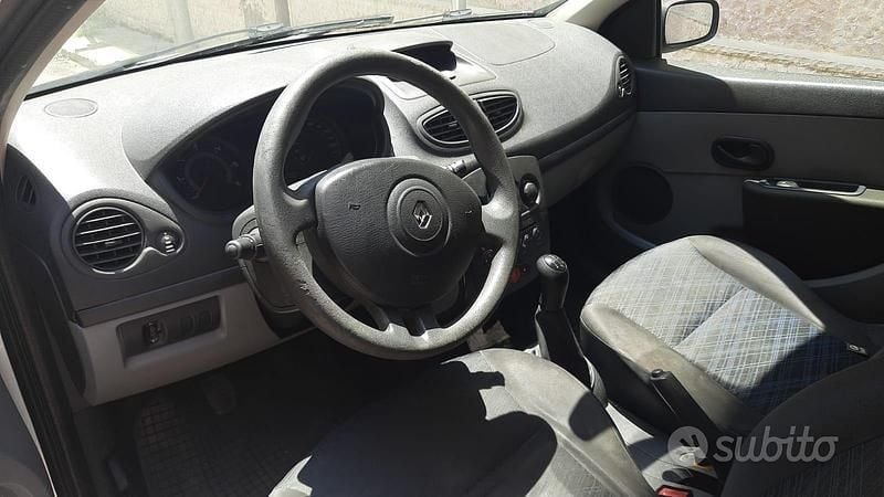 Usata Renault Clio III 86 CV (63 kW) 2006 Grigio Berlina