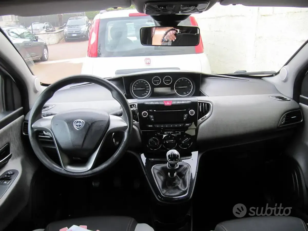 Usata Lancia Ypsilon Gold 85 CV (62 kW) 2014 Grigio Utilitaria