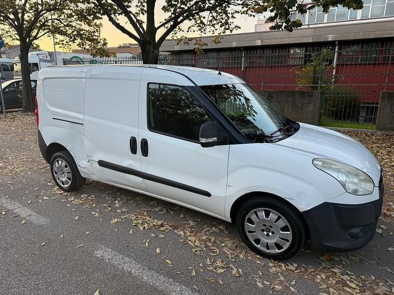 Bianco Usata 2012 Fiat Doblò Monovolume | 4950 € (Ottimo prezzo) - Immagine 1/4