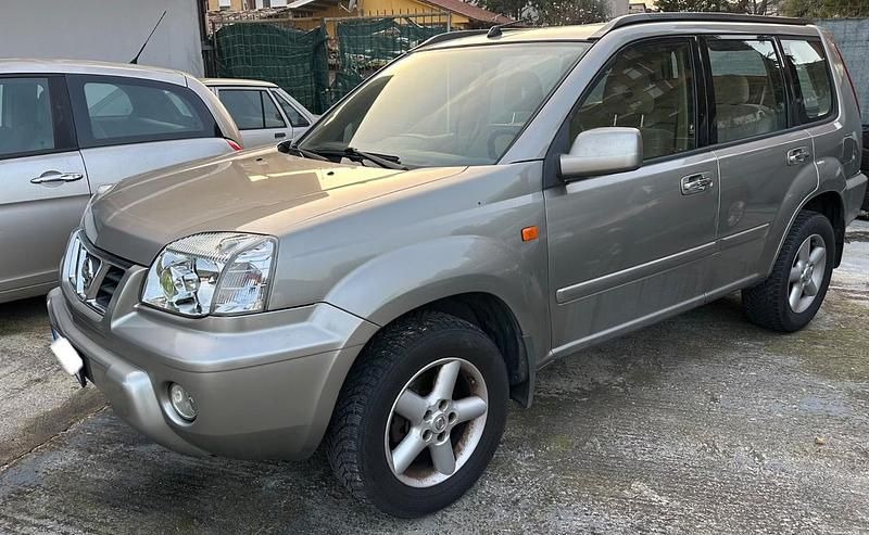 Usata Nissan X-Trail 135 CV (99 kW) 2003 Grigio SUV