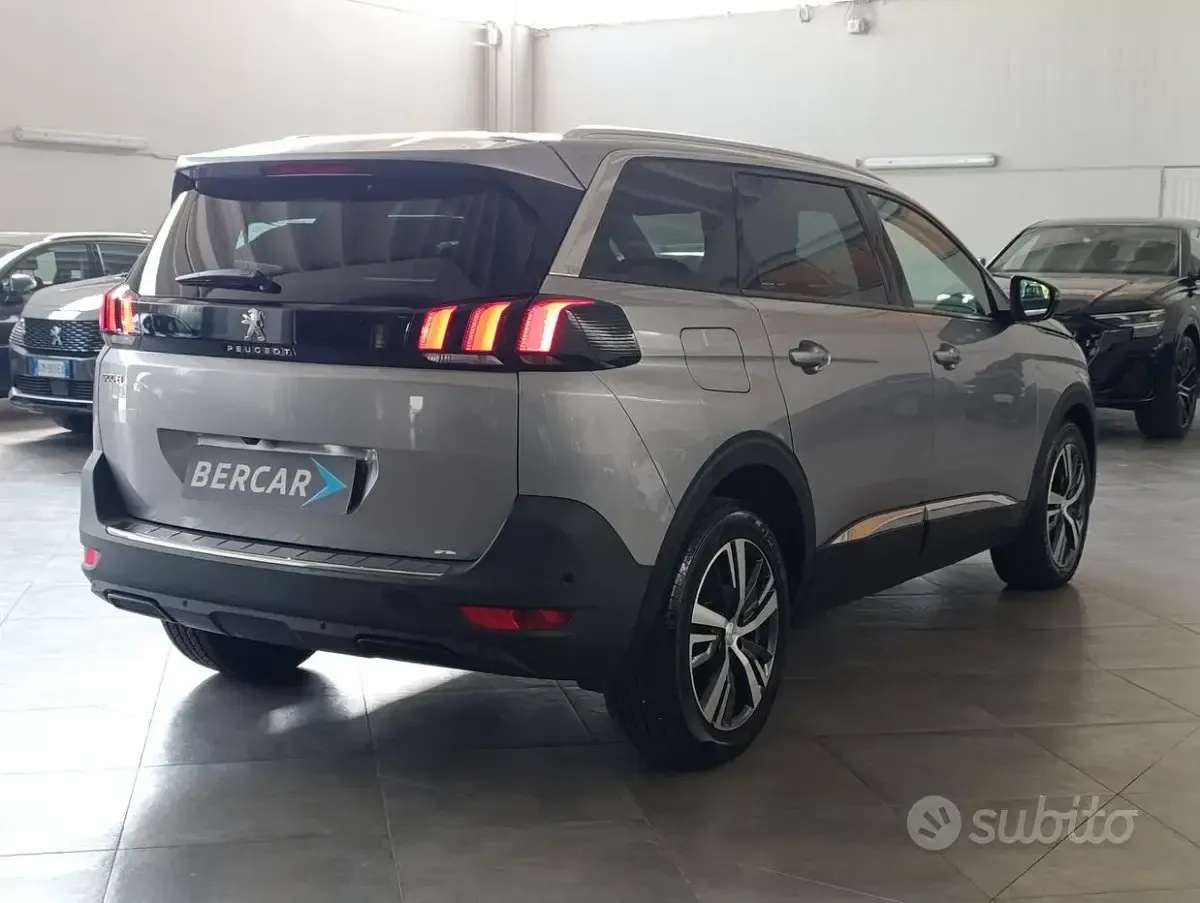Usata Peugeot 5008 Allure 131 CV (96 kW) 2023 Grigio SUV