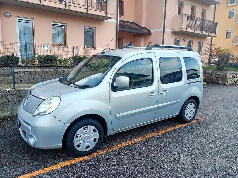 Usata Renault Kangoo 90 CV (66 kW) 2012 Grigio Monovolume