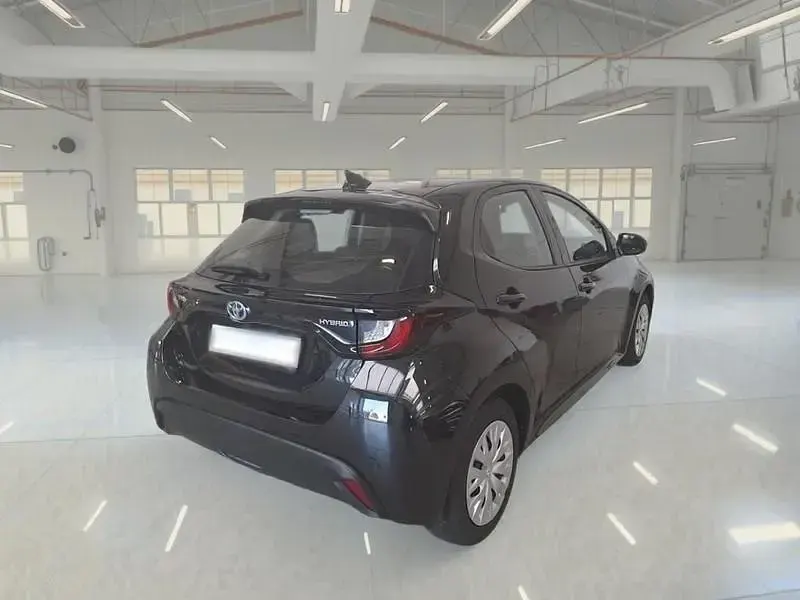Usata Toyota Yaris Hybrid Business Edition 92 CV (67 kW) 2023 Nero Berlina