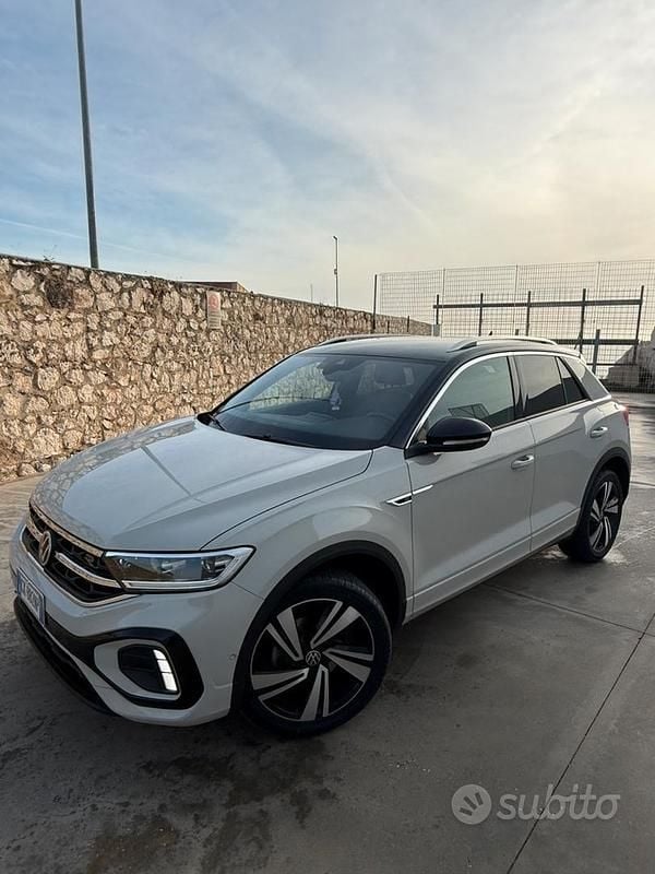 Usata 2022 VW T-Roc R-line SUV | 26.500 € (Molto cara) - Immagine 1/4