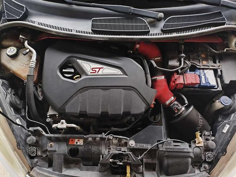 Usata Ford Fiesta ST 182 CV (133 kW) 2013 Bianco Utilitaria