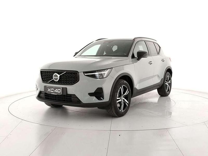 Nuova Volvo XC40 Plus 163 CV (119 kW) 2026 Vapour grey SUV