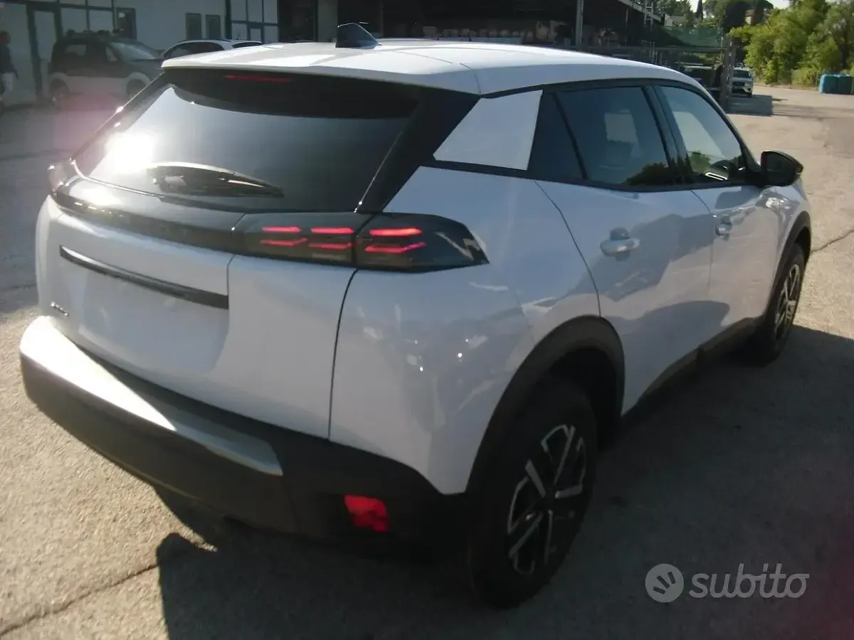 Nuova Peugeot 2008 Active 102 CV (75 kW) 2026 Bianco SUV