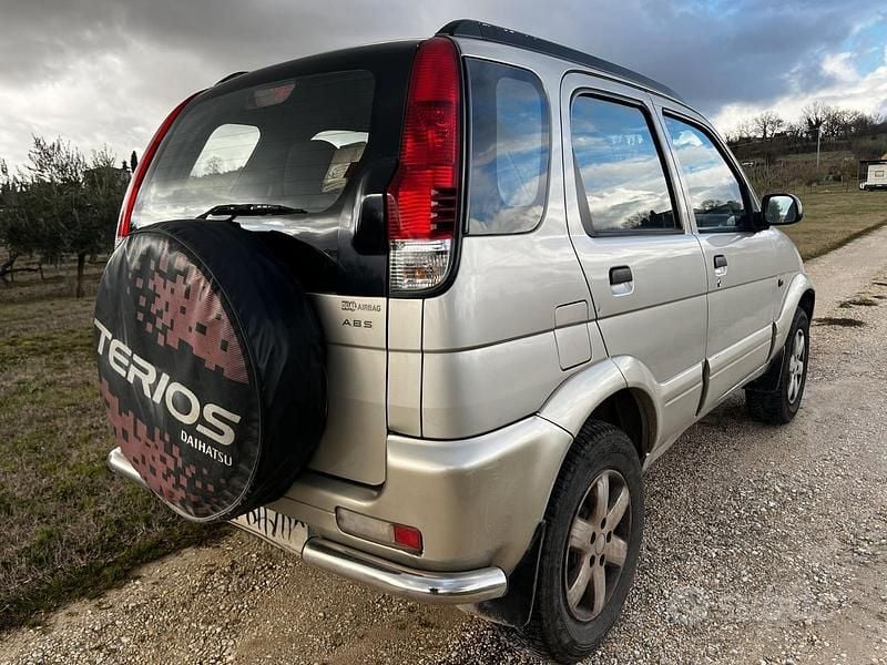 Usata Daihatsu Terios 86 CV (63 kW) 2005 Marrone SUV