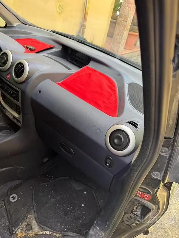 Usata Peugeot 1007 70 CV (51 kW) 2006 Nero Monovolume