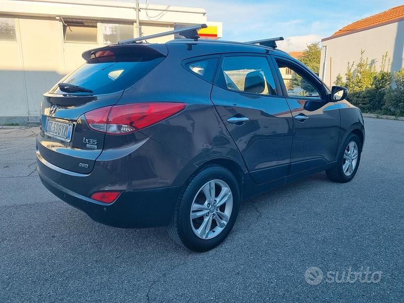 Usata Hyundai ix35 Comfort 135 CV (99 kW) 2011 Marrone SUV