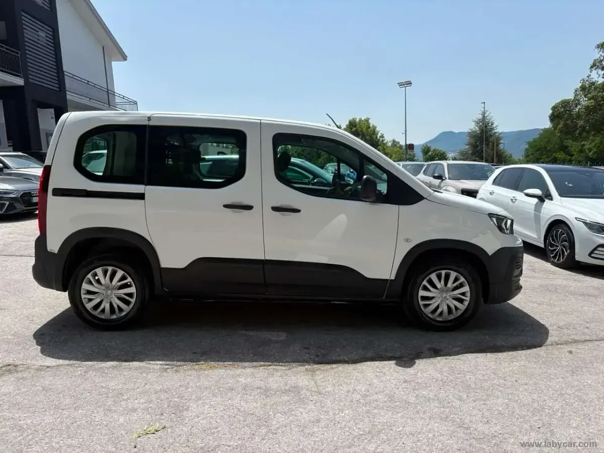Usata Peugeot Rifter Active 102 CV (75 kW) 2022 Bianco Monovolume