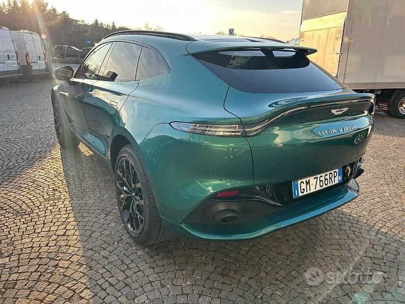 Usata Aston Martin DBX 551 CV (405 kW) 2022 Verde metallizzato SUV