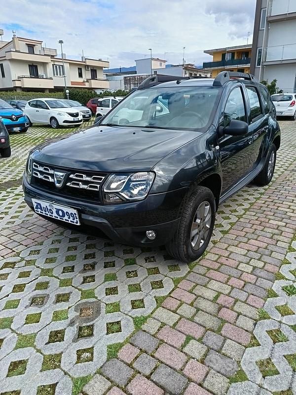 Usata Dacia Duster Lauréate 110 CV (80 kW) 2017 Grigio SUV