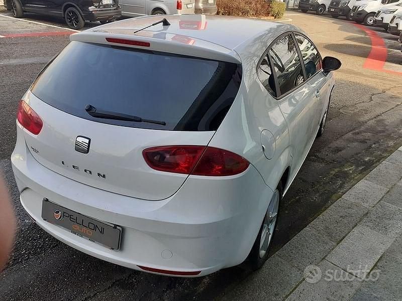 Gebraucht Seat Leon Reference 90 PS (66 kW) 2011 Weiß Limousine