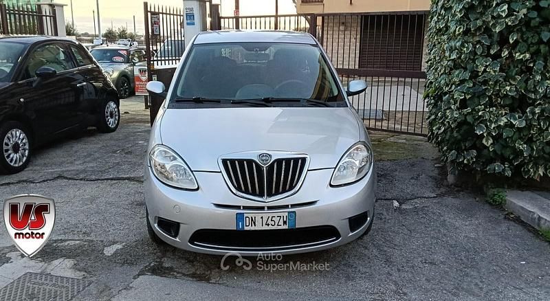 Usata Lancia Ypsilon 75 CV (55 kW) 2008 Argento Utilitaria