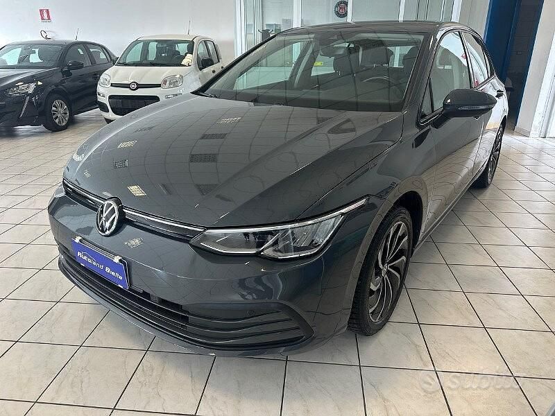 Usata VW Golf VII Life 110 CV (80 kW) 2021 Grigio Utilitaria