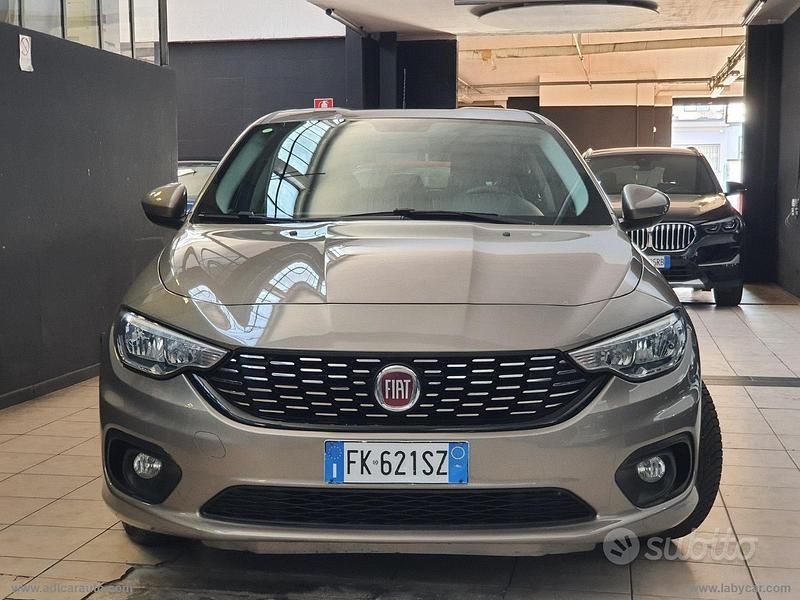 Usata Fiat Tipo Easy 120 CV (88 kW) 2017 Oro Berlina