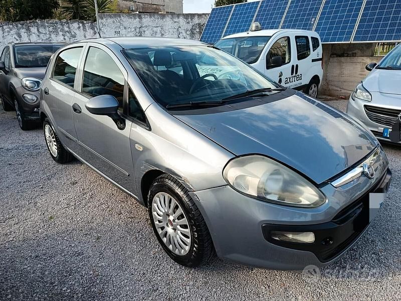 Usata Fiat Punto 77 CV (56 kW) 2011 Grigio Berlina