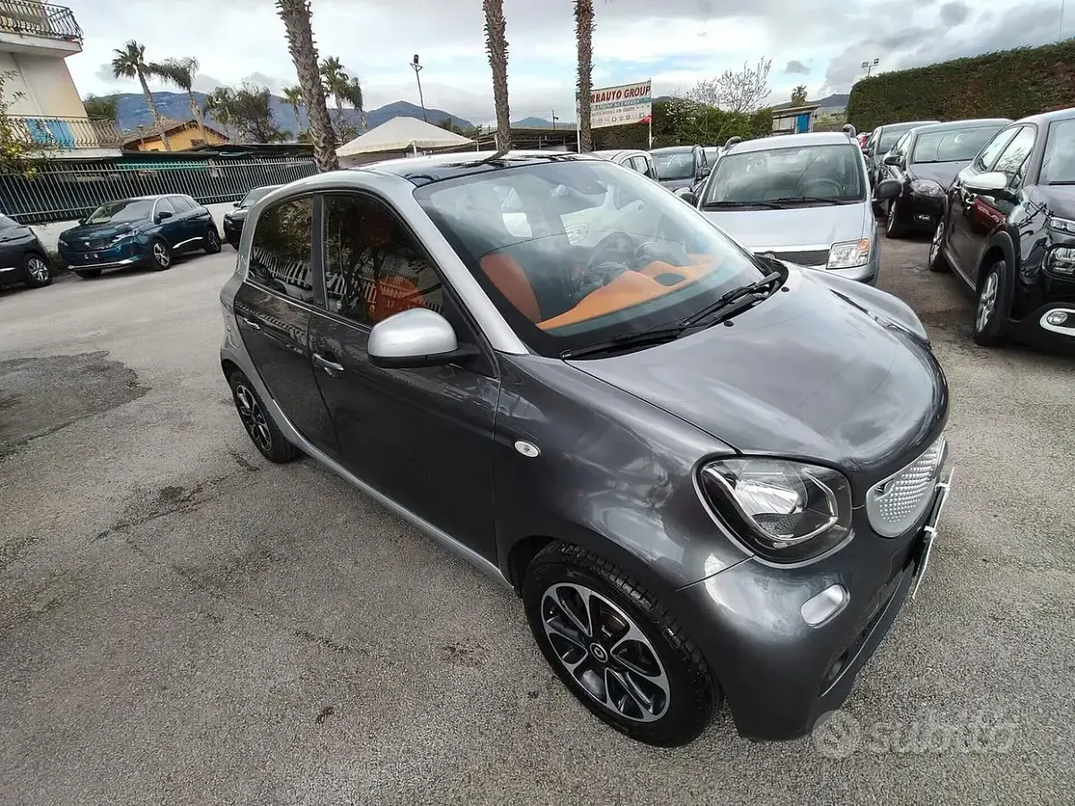 Usata Smart ForFour 71 CV (52 kW) 2015 Grigio Utilitaria