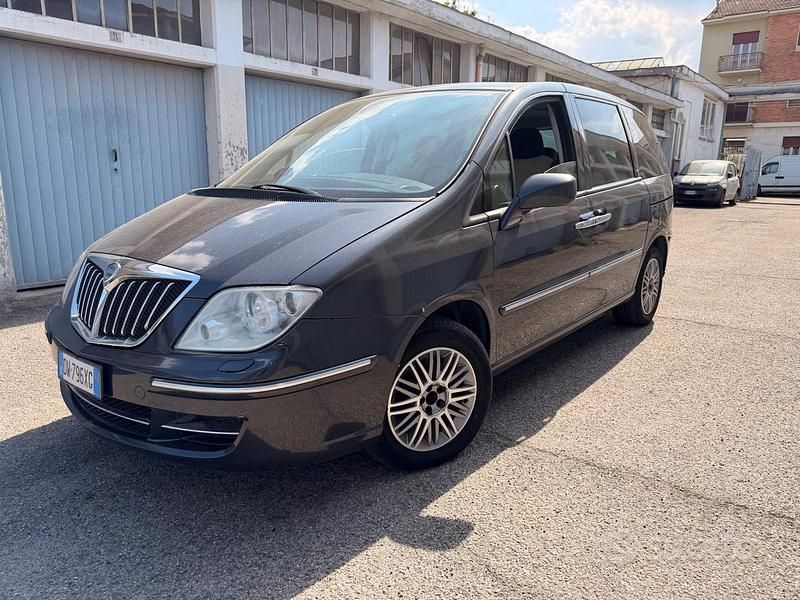 Usata Lancia Phedra 170 CV (125 kW) 2009 Grigio Monovolume