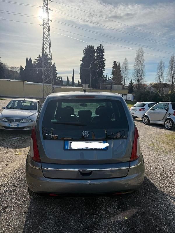 Usata Lancia Musa Gold 95 CV (69 kW) 2010 Grigio Monovolume