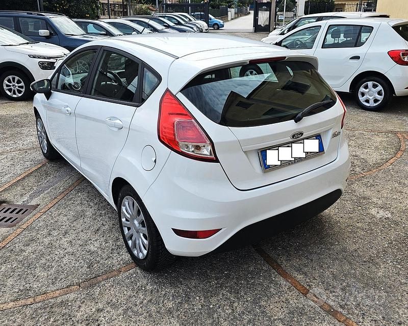 Usata Ford Fiesta 75 CV (55 kW) 2014 Bianco Utilitaria