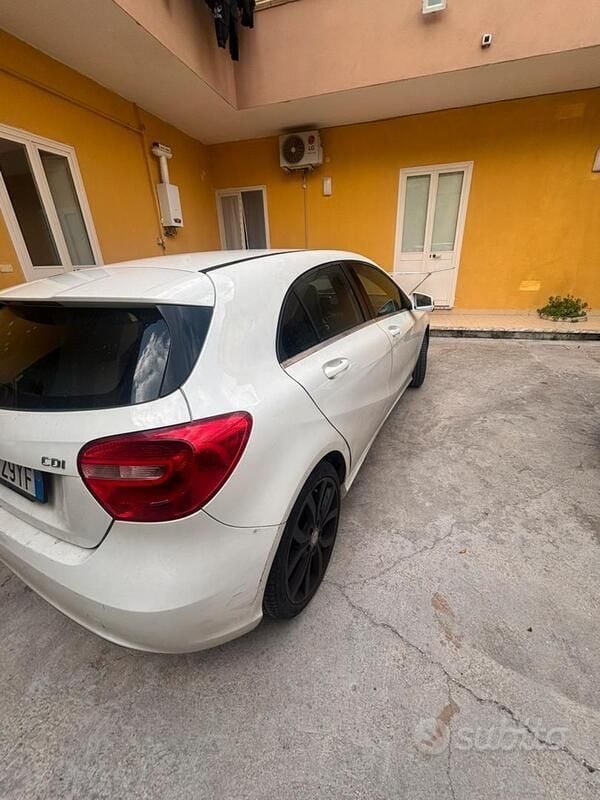 Bianco Usata 2013 Mercedes A180 Coupé | 8000 € (Super prezzo) - Immagine 1/4