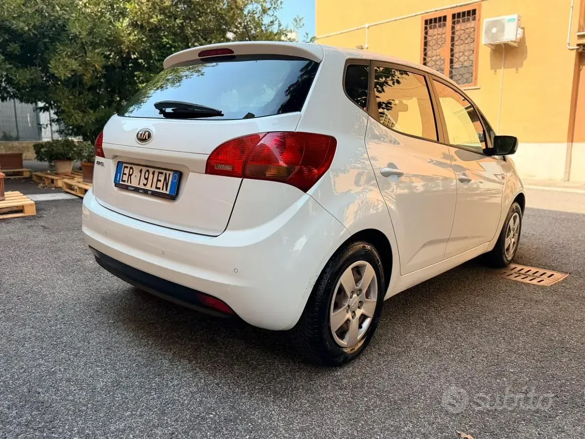 Usata Kia Venga 90 CV (66 kW) 2013 Bianco Utilitaria