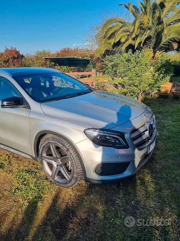 Usata Mercedes GLA200 136 CV (100 kW) 2015 Grigio SUV