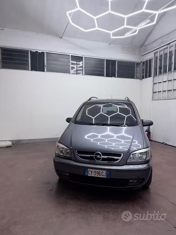 Usata Opel Zafira 96 CV (70 kW) 2005 Grigio Monovolume