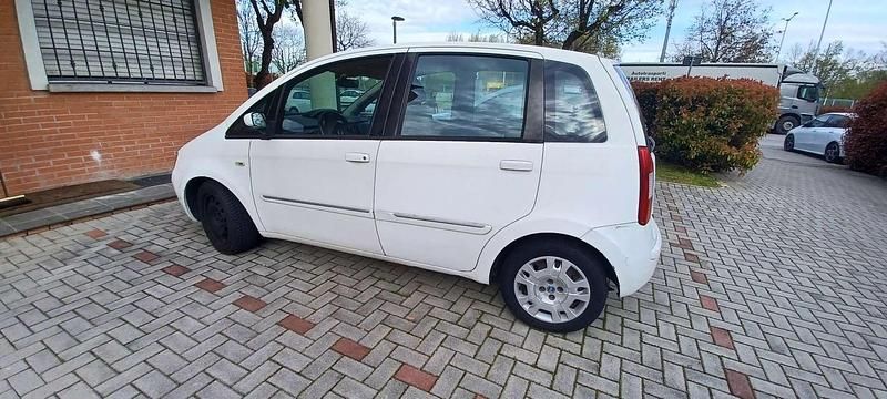 Usata Fiat Idea Emotion 95 CV (69 kW) 2007 Bianco Monovolume