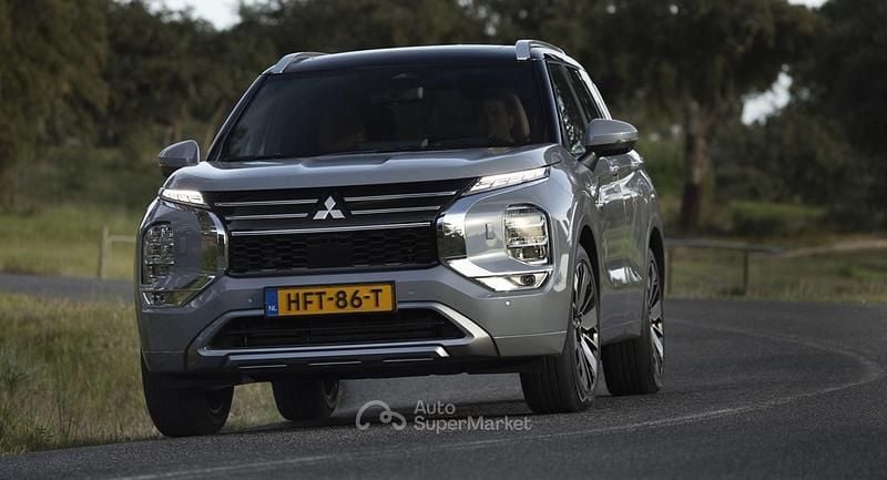 Nuova Mitsubishi Outlander P-HEV Inform 306 CV (225 kW) 2026 Other SUV