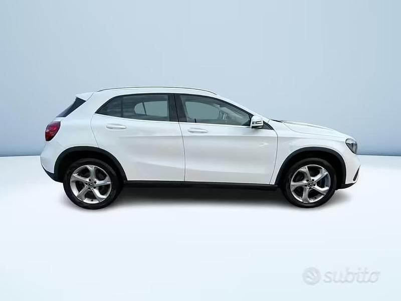 Begagnad Mercedes GLA180 109 HK (80 kW) 2018 Vit SUV
