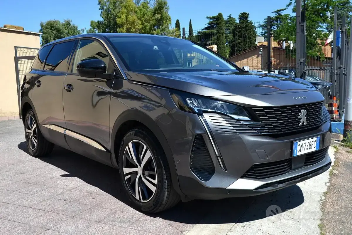 Usata Peugeot 5008 Allure 131 CV (96 kW) 2022 Grigio SUV