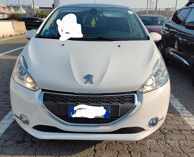 Usata Peugeot 208 Allure 82 CV (60 kW) 2013 Bianco Utilitaria