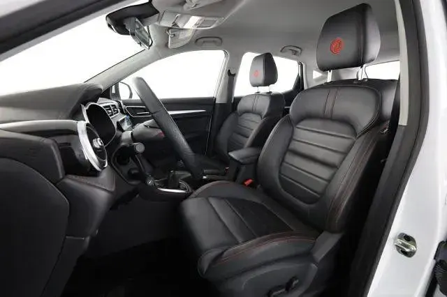 Usata MG ZS Luxury 106 CV (77 kW) 2023 Dover white SUV